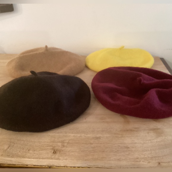 Bundle of Vintage Wool Berets - Picture 6 of 9
